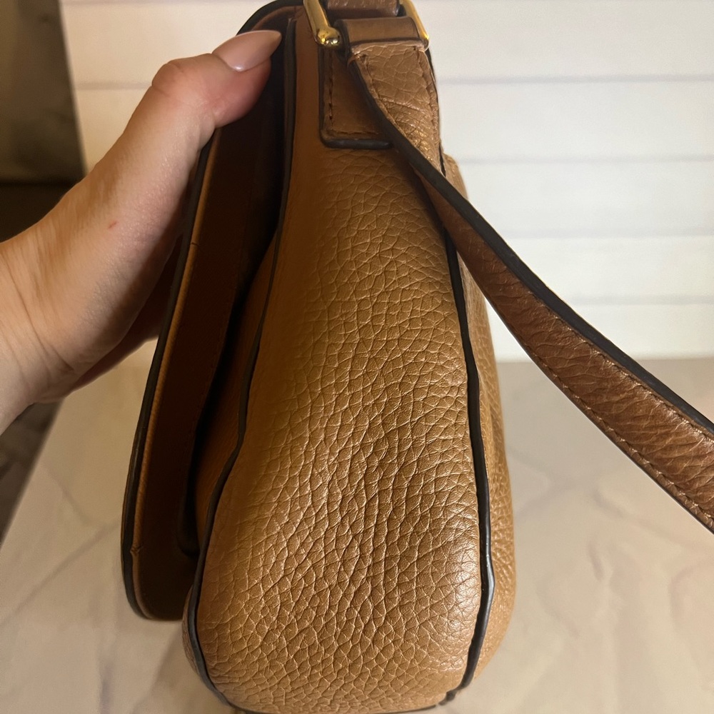 Michael Kors Crossbody, pebble, leather snap closure color acorn/ brown - Picture 8 of 16